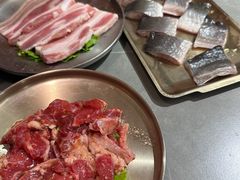 -围炉肉舍•炭烤活鳗•丹东海鲜烤肉(步行街店)