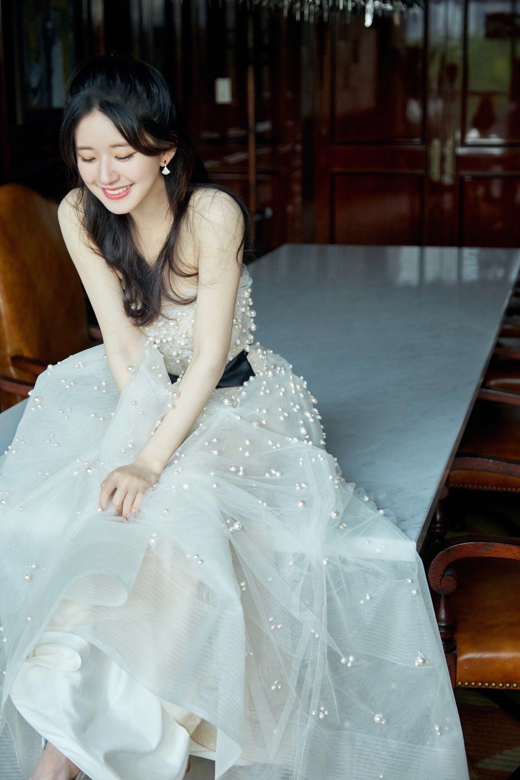 回顾身穿纽约仙女品牌 #reemacra 婚纱礼服的女明星,#赵露思小仙女美