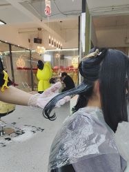 -88潮牌造型烫发·染发
