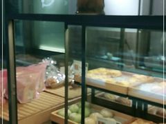 面包甜点陈列柜-顶东面包花园·生日蛋糕(世博店)
