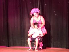 -金东尼人妖秀