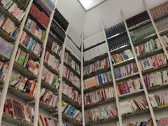 -钟书阁(松江泰晤士小镇店)