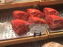 草莓乳酪包-巴黎贝甜(宜山路店)