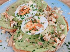 牛油果煮蛋吐司-RAC BAR(安福路店)