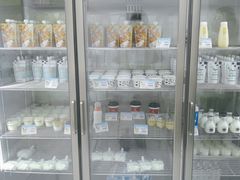 面包甜点陈列柜-白色日记·手作酸奶(麦凯乐店)