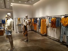 -URBAN REVIVO(西安Momopark店)