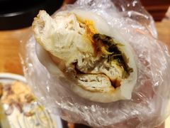 咸菜肉松油条-上海虹口糕团食品厂(茂名路店)