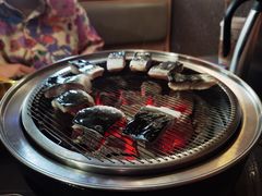 -围炉肉舍•炭烤活鳗•丹东海鲜烤肉(步行街店)