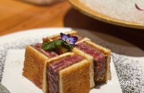 M6 Wagyu Sirloin Sandwich