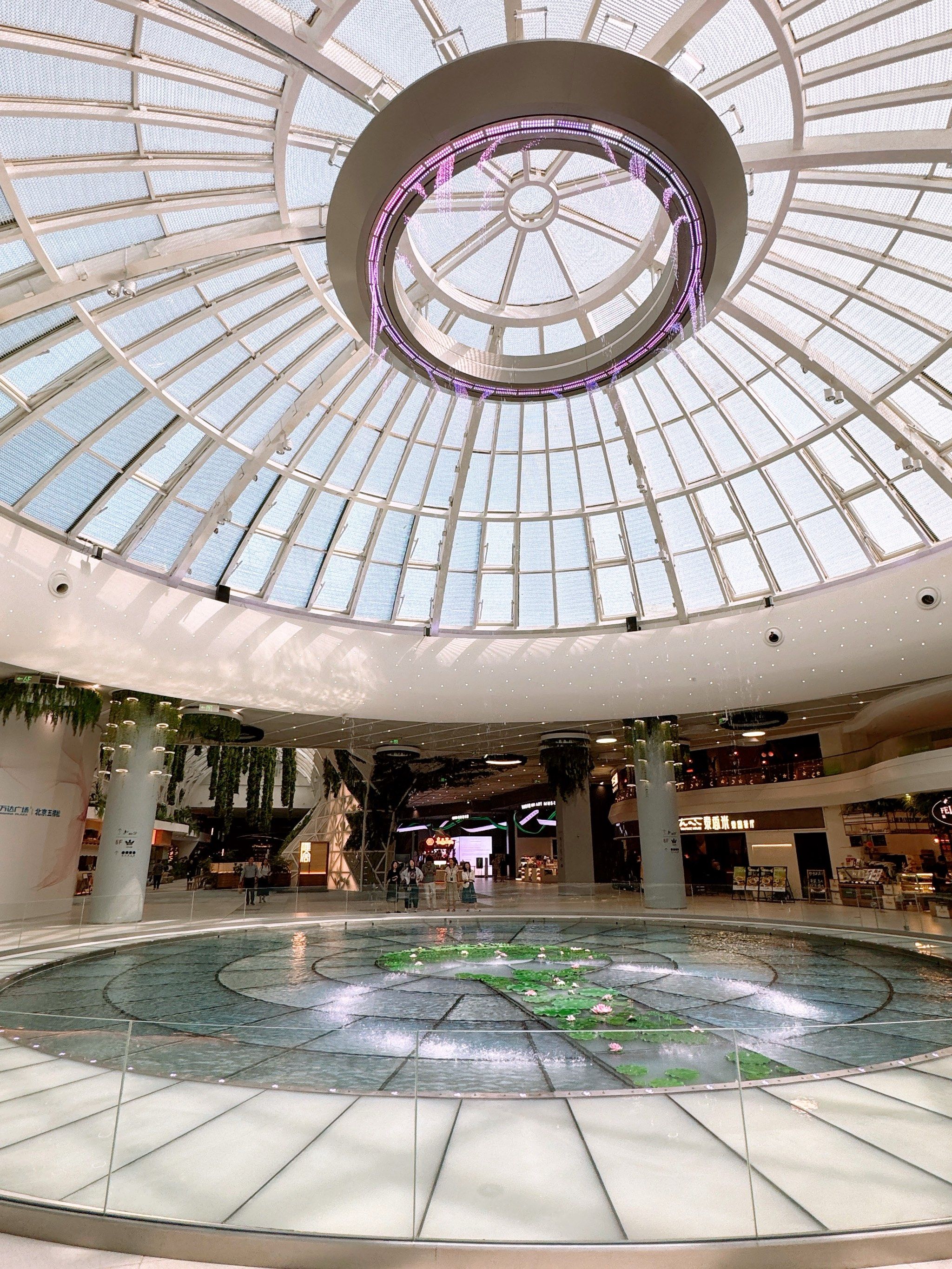 五棵松万达广场是北京京西的大型商业综合体

