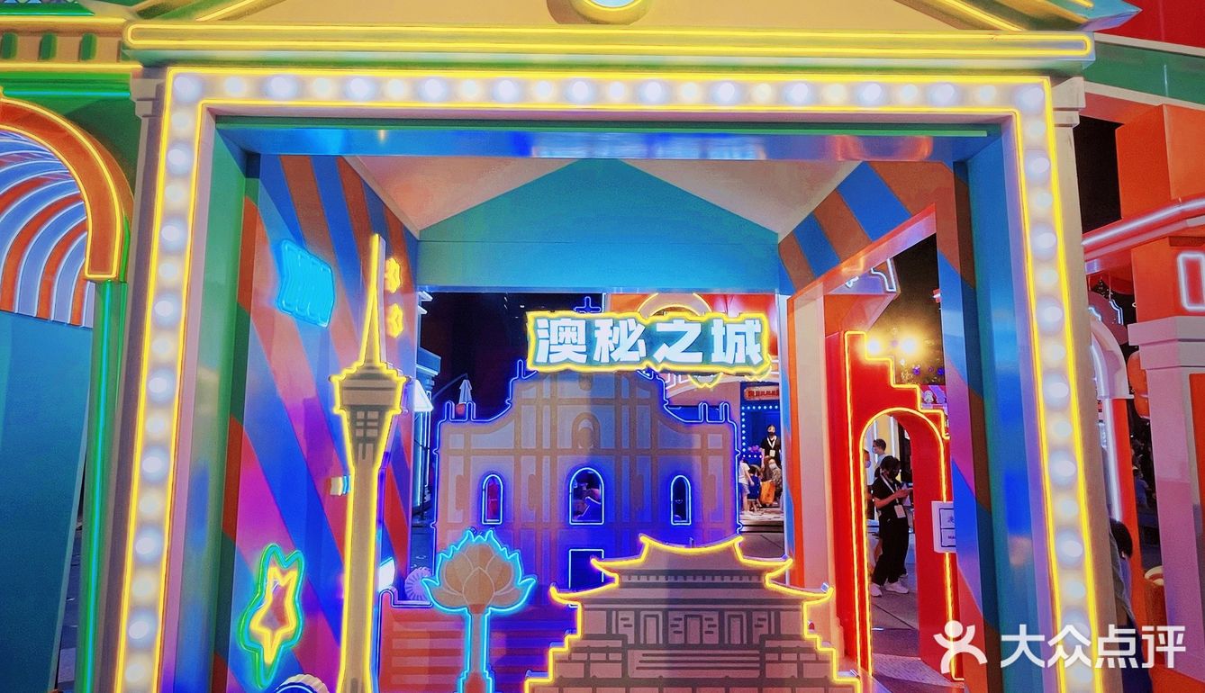 成都最热闹夜市免费逛，潮玩打卡亲子遛弯