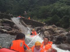 -安吉龙王山峡谷漂流