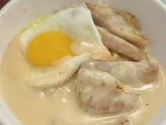 芝士汁猪颈肉煎蛋捞丁-三宝冰室(皇朝店)