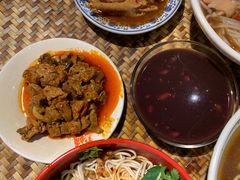-爆炸头阿姨小四川正宗川味小吃(无任何分店)