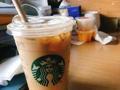 花样莓莓红茶拿铁-星巴克臻选(盐城金鹰聚龙湖店)