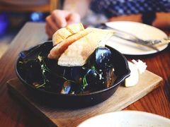 -ROAST coffee & eatery