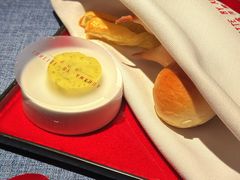 餐前面包配黄油-弦月窗LUNETTE BY AMANDA(复兴路店)