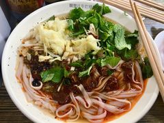 -啊墨江牛烂烀米线
