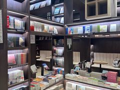-钟书阁(群光广场店)