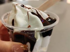 -麦当劳甜品站(高德置地广场春广场店)