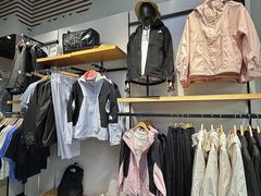 -百年港湾奥特莱斯(香炉礁店)