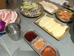 -围炉肉舍•炭烤活鳗•丹东海鲜烤肉(步行街店)