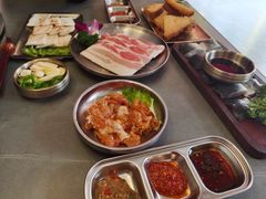 -围炉肉舍•炭烤活鳗•丹东海鲜烤肉(步行街店)