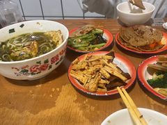 -矮子粉店1985·长沙米粉(湘春路店)
