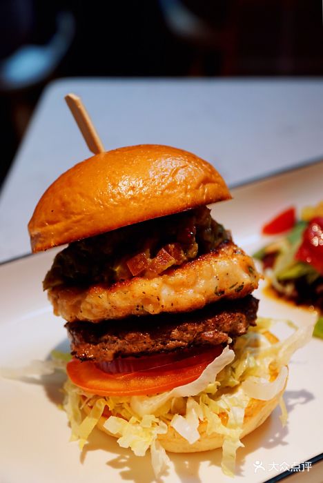 海陆双拼汉堡鲜虾和牛