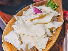 -老牌坊云南鱼豆花火锅(哈西万达店)