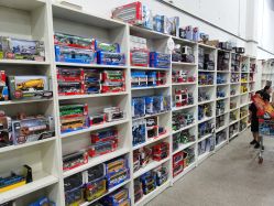 -逝水玩具折扣店