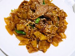 避风塘干炒牛河粉-十二粤味·顺德菜·烧鹅点心(五四广场店)