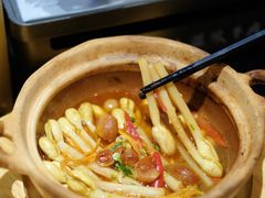 -何妹湿辣牛肉·粤式烧烤砂煲(桂雅路店)