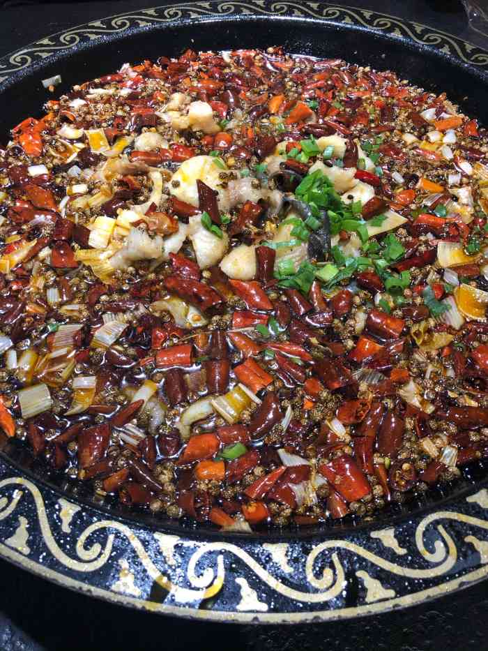 打分 水煮鱼,口味正常,鱼倒是挺嫩,其余无甚好说,环境嘈杂,就这么个