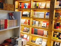 -新华里咖啡书吧(新华书店小寨店)