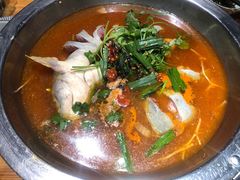 -野山舂·贵州现舂酸汤火锅(鸿通城店)