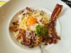 -Chom Cafe and Restaurant