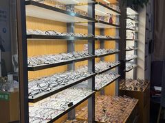 -优医视平价眼镜蔡司依视路折扣工厂店(十里堡店)