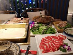 -尚尚仙·酸汤猪手·猪肚鸡火锅(华联万柳购物中心店)