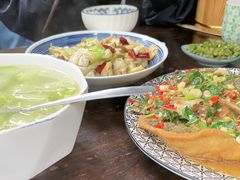 吊锅油渣手撕包菜-吃货私房菜(丽江束河古镇店)