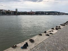 -多瑙河畔鞋履雕塑