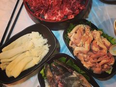 -鲜入围煮花胶鸡海鲜火锅