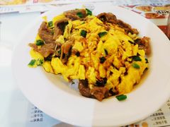 牛肉葱花滑蛋饭-深仔记茶餐厅(亚士厘道店)