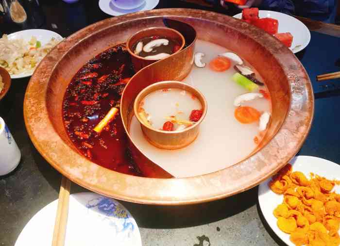 龙太极火锅(勤劳街店)-"到楼下乘坐任性的小电梯,直奔二楼,首先映.