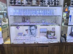 -三叶眼镜城批发市场(上海火车站店)