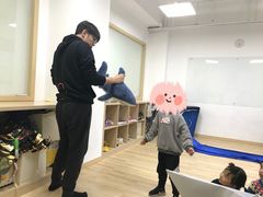 -猴有戏教育戏剧·音乐剧·主持口才·演讲朗诵辩论(环球港华师大校区)