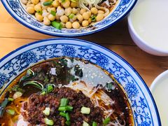 -渝之汇牛肉豌杂面