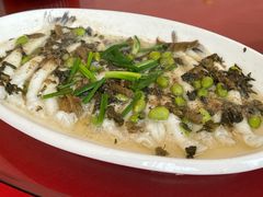 -亮河湾山庄