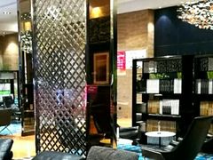 -武汉光谷广场杨家湾地铁站怡程酒店