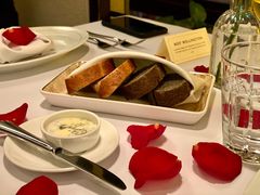 餐前面包黄油-壳里西餐厅Coquille Seafood Bistro(蒙自路店)